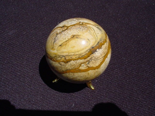 PICTURE JASPER SPHERE WITH GOLD METAL DISPLAY STANDe490