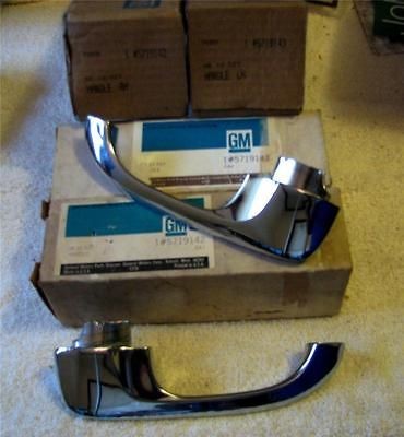 NOS 65 66 67 Corvette Door Handles 5719142 5719143 67 68 69 Camaro Z28