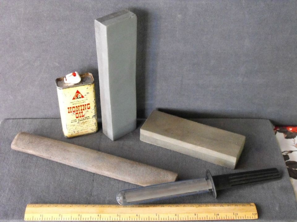 Good Lot of 4 Vintage Sharpening Oil Stones Hones Whetstones Phenolic 