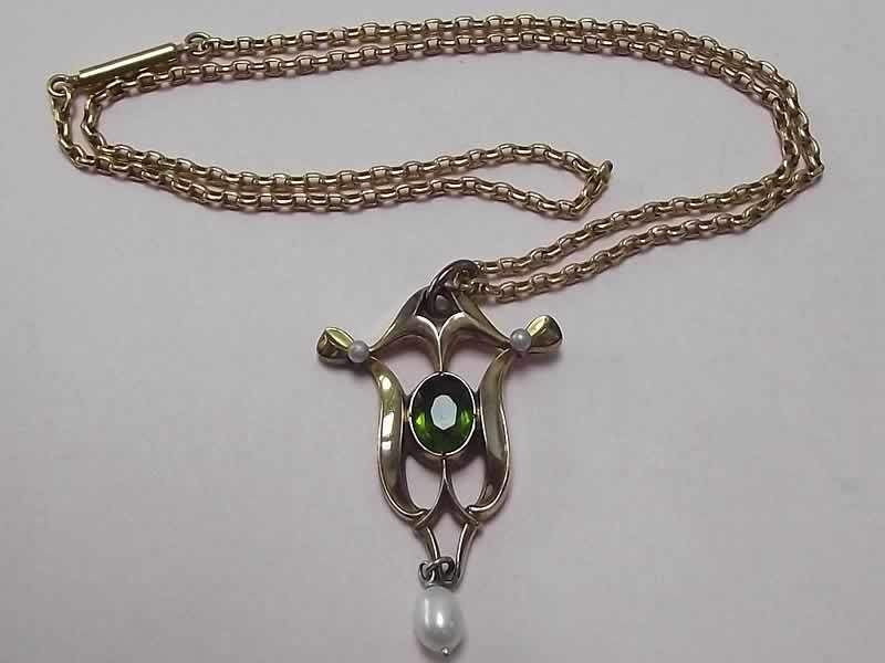 ANTIQUE ART NOUVEAU ROLLED GOLD PERIDOT & PEARL PENDANT & CHAIN 1910