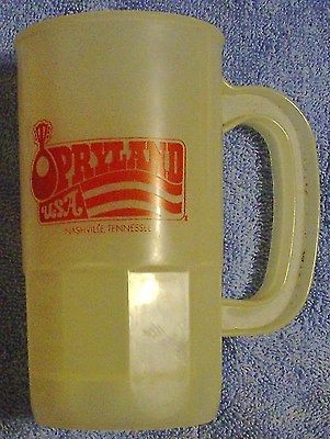 VINTAGE 1982 OPRYLAND/GRAND OLE OPRY PLASTIC MUG RARE