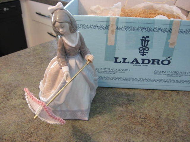 Lladro Figurine # 5210 ~ JOLIE Girl with Parasol Boxed