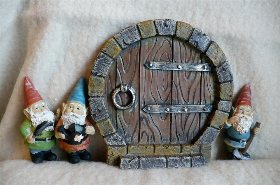 stone 7 IN. GARDEN GNOME DOOR CASTLE 3 SMALL 4 in. GNOMES VILLAGE 