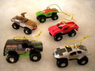 MONSTER TRUCK CHRISTMAS ORNAMENT SET ORNAMENTS   Grave Digger Mutt 