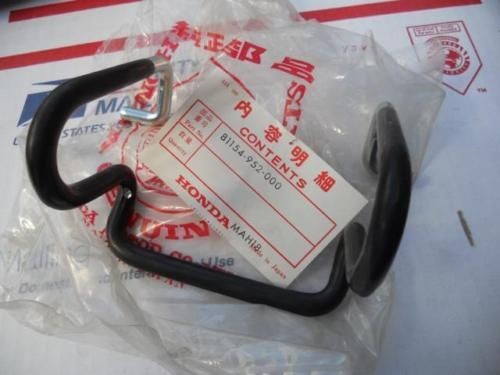 NOS Honda HRM215 HR214 Grass Bag Grip 81154 952 000