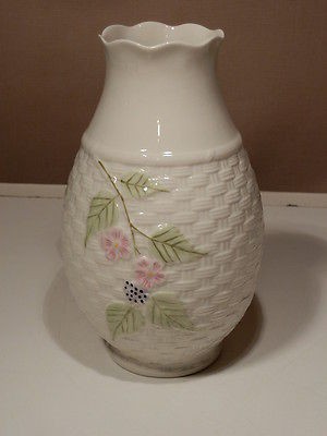 STUNNING BELLEEK 7 5/8 BASKET WEAVE BERRIES AND FLOWERS VASE MINT