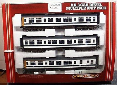 Hornby 3 Piece Set of BR3 Diesel Car Set. MOB Powerd