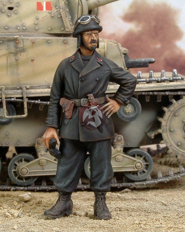 Royal Model 1/35 Italian NCO Tanker WWII 192