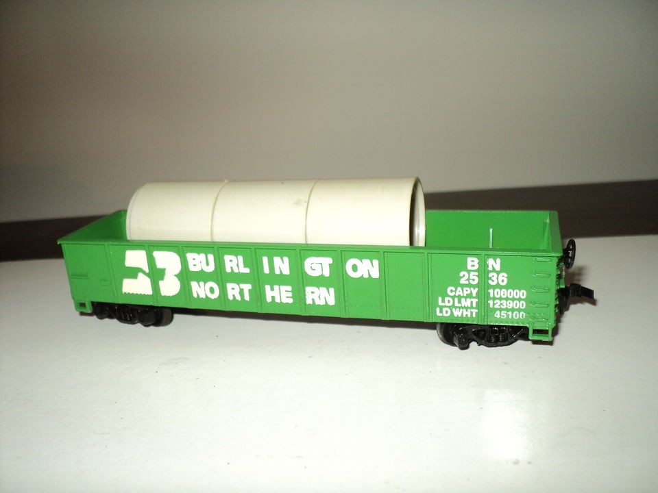 HO Scale Burlington Northern Gondola with Culvert Pipe Load