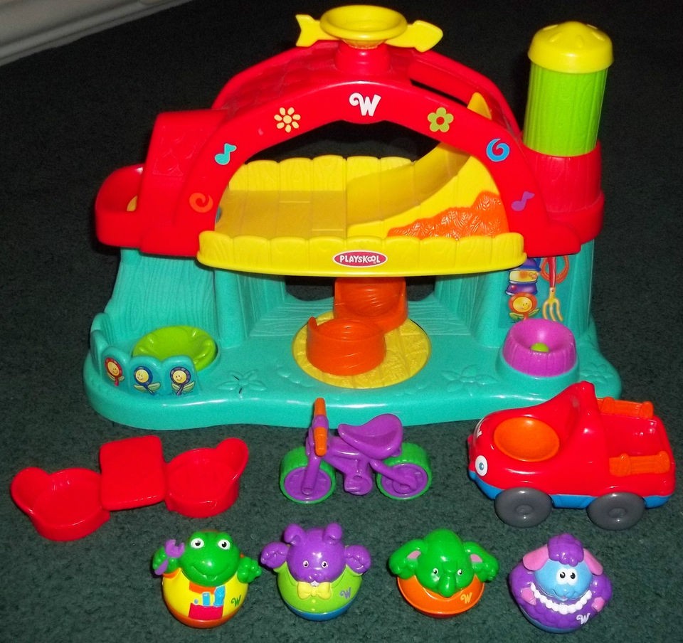 Playskool Musical Weebles Barn Lot w/4 People & Furniture Car Farm