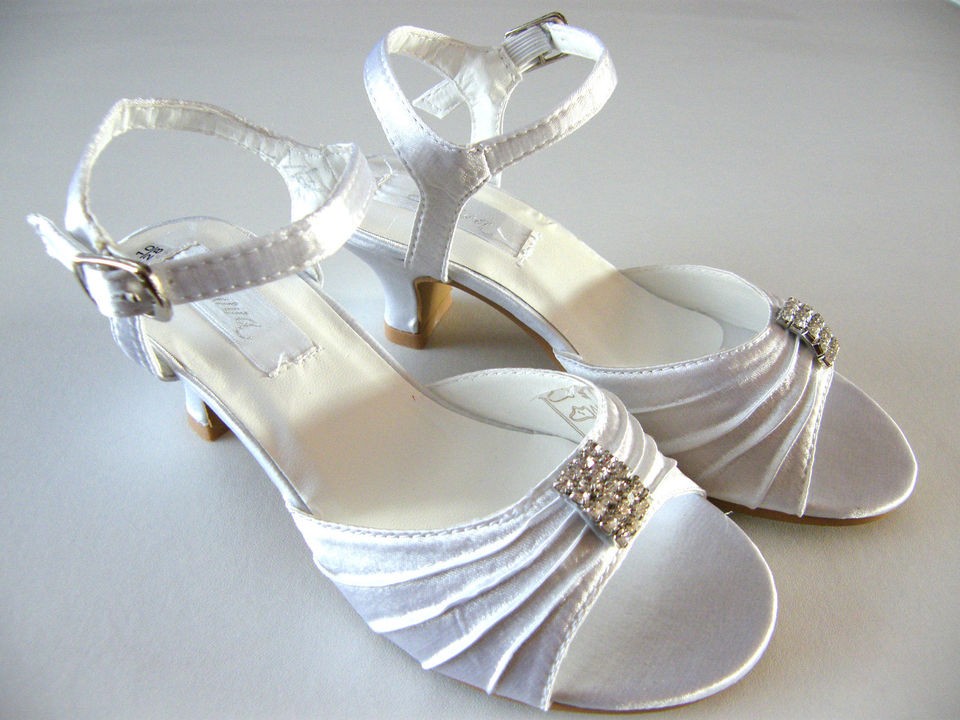 NEW GIRLS WHITE SATIN KITTEN HEEL SANDALS SHOES BRIDESMAID PROM 