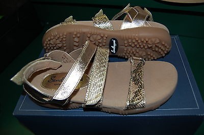 Sand Baggers Tracie Womens Golf Sandal Gold Size 7 Med   NEW