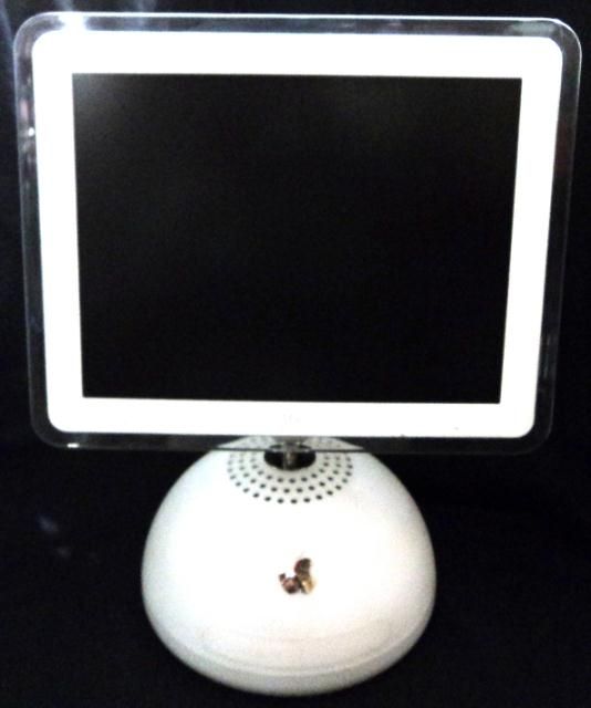   iMac All in One 0 70GHz Power PC G4 768MB PC 133 80GB CD RW DVD