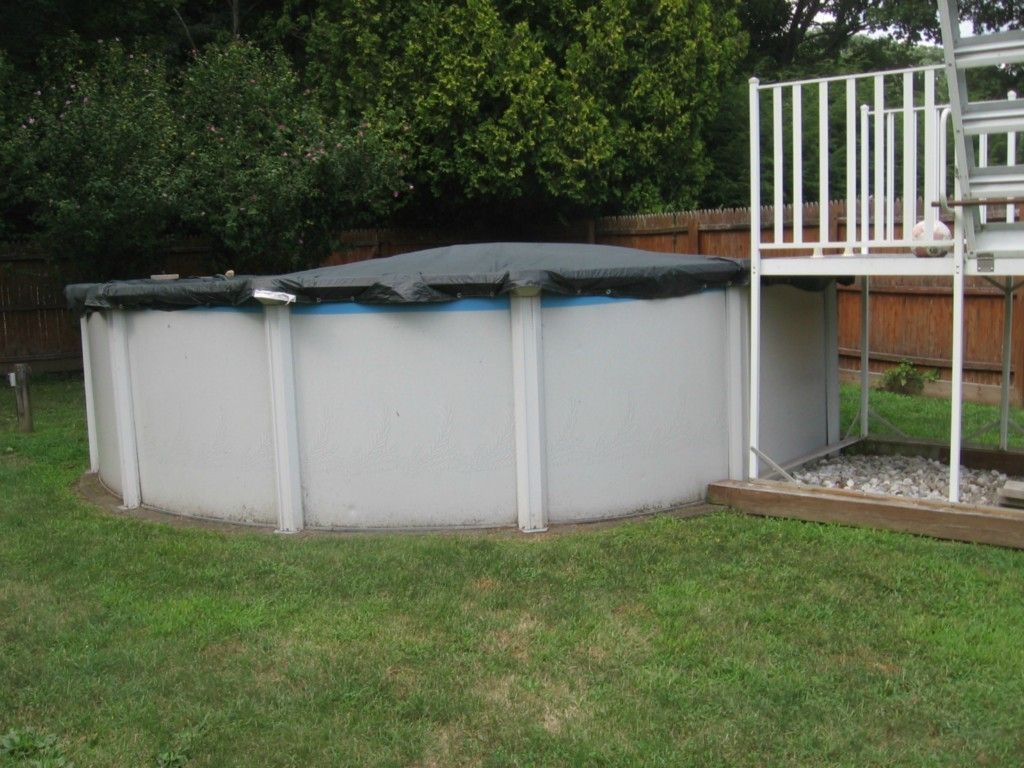 Above ground swimming pool