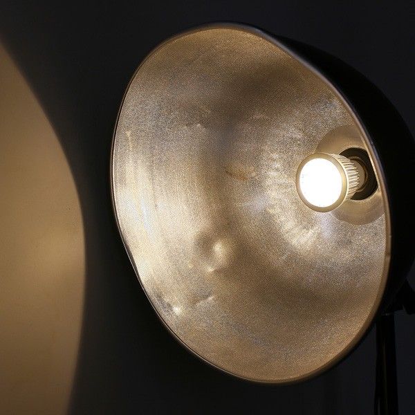   the spotlight lamp is made of durable aeronautic aluminum