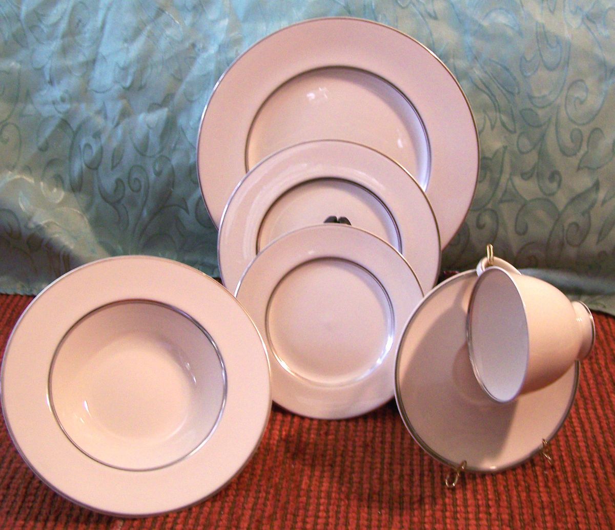 ROYAL DOULTON ARGENTA FINE CHINA 6 PIECE PLACE SETTING TC1002