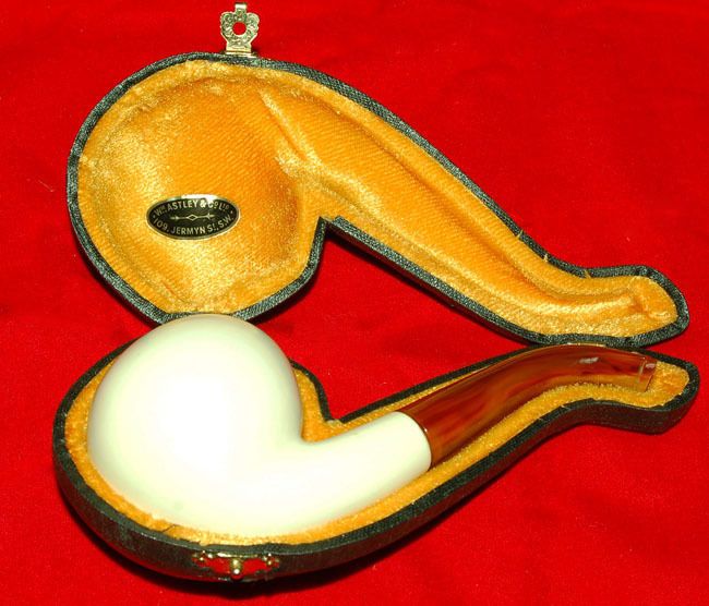   BAUER X L 1ST QUALITY HAND CARVED ASTLEY BLOCK MEERSCHAUM IN CASE NOS