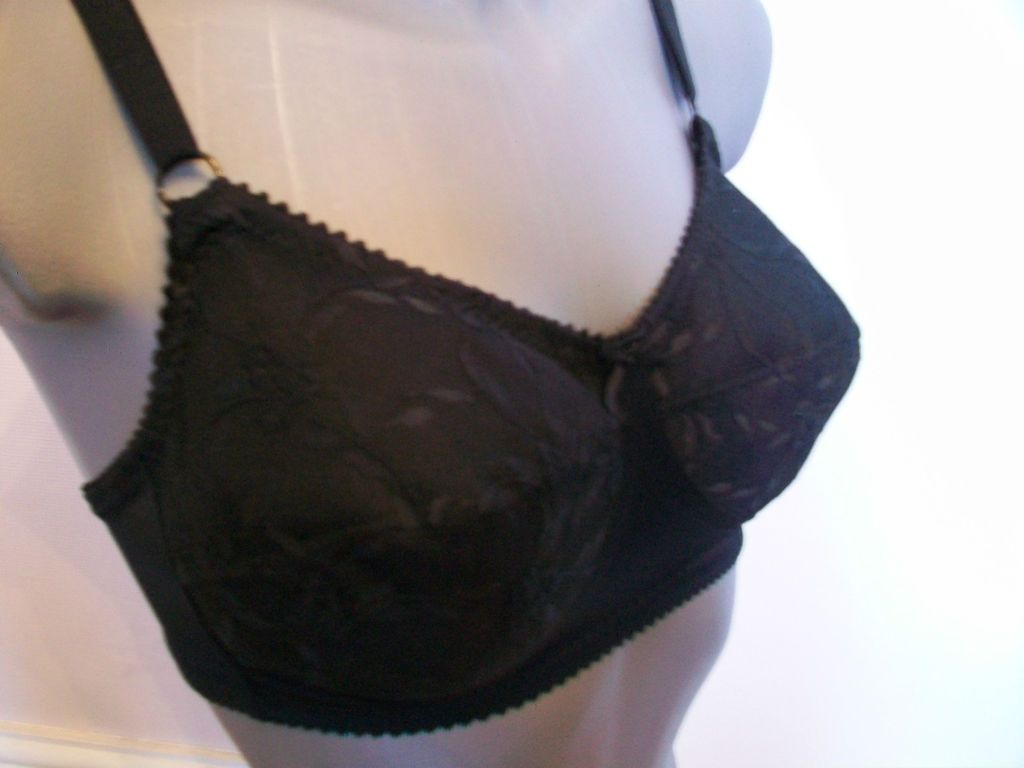 RETRO VINTAGE BULLET BRA BLACK LACE FULL CUP AUTHENTIC 1940S 1950S 