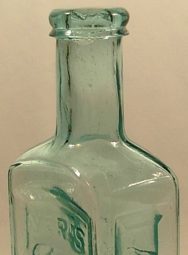 AYERS AGUE CURE LOWELL MASS MA BOTTLE CIRCA 1880