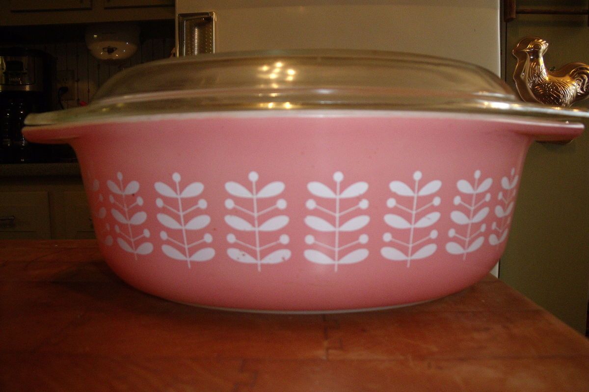 RARE Pink Stems Pink Pyrex 1 1 2 Quart Oval Covered Casserole