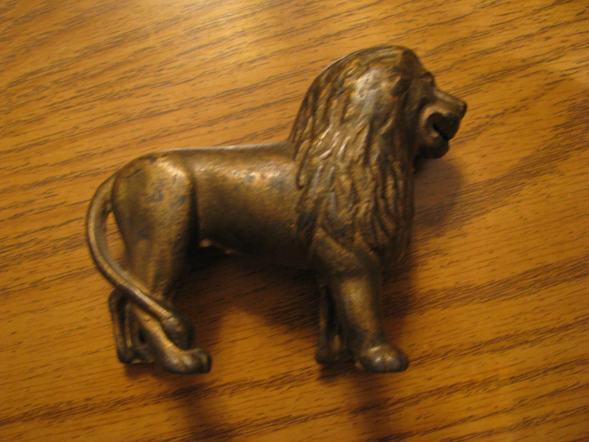 Antique Vintage Lion Cast Iron Coin Bank