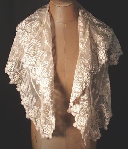 Fabulous Vintage Wearable Schiffli Guipure Wide Lace Collar Fichu with 