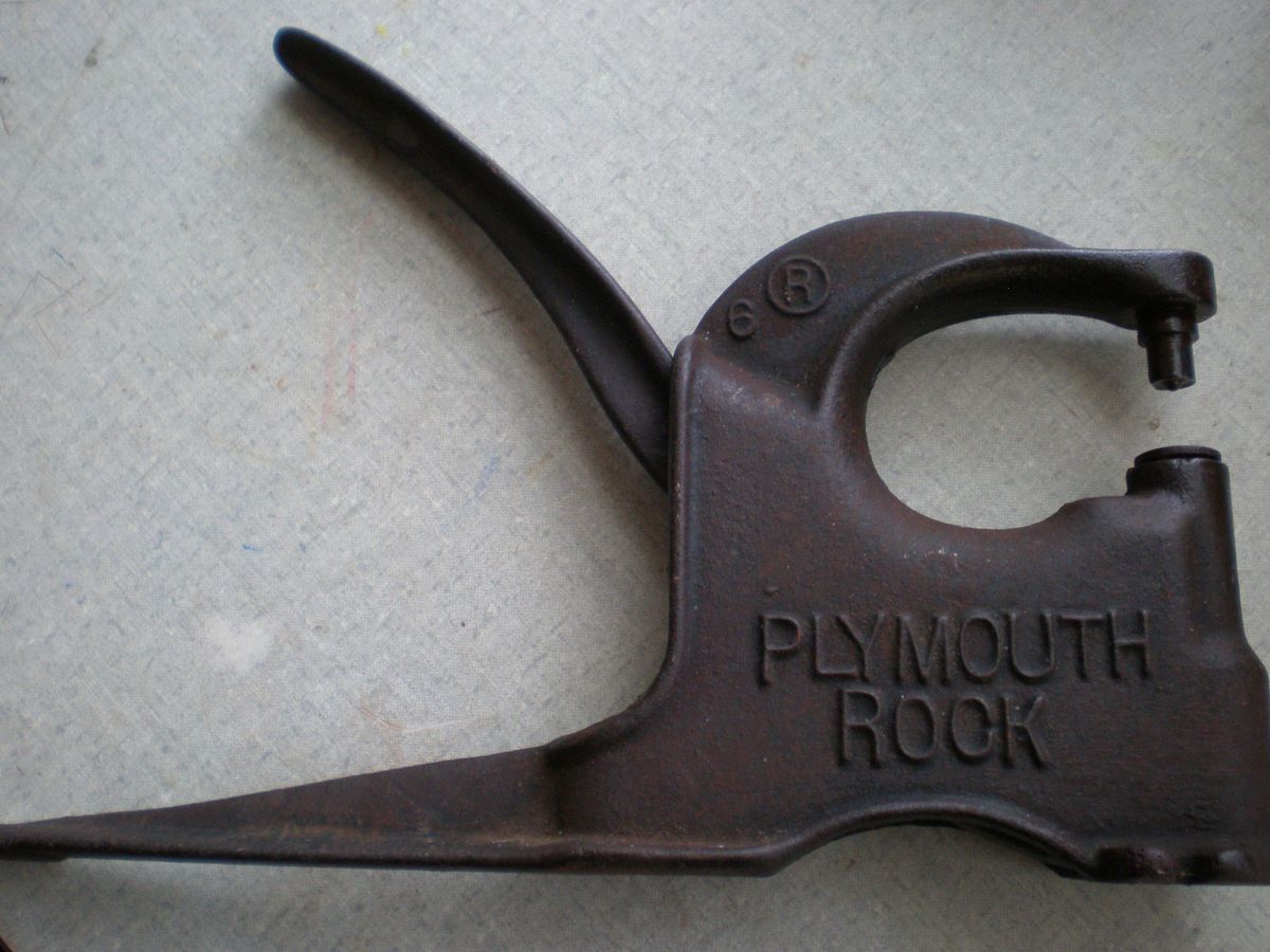 VINTAGE RIVET TOOL PLYMOUTH ROCK FARM TOOL LEATHER WESTERN HARNESS 