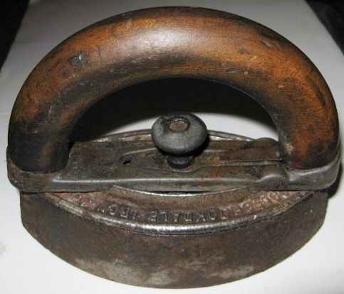   Sad Iron Detachable Wooden Handle Boyertown PA USA