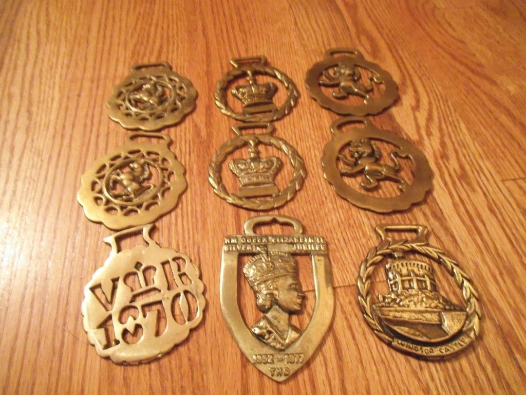 Brass horse rosette lot Peerage England Lion Horse Queens silver 