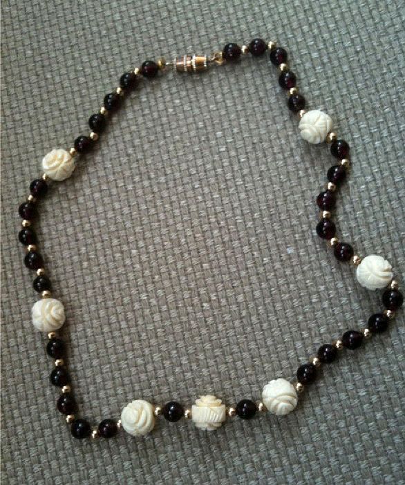 Faux Hand Carved Ivory Bead Vintage Estate Red Garnet Necklace w Gold 