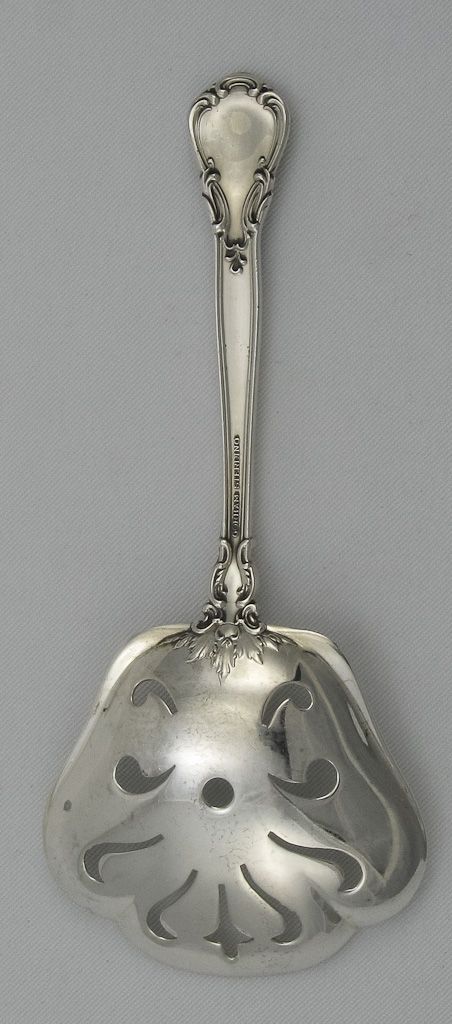 PRETTY GORHAM CHANTILLY STERLING BONBON SPOON NM