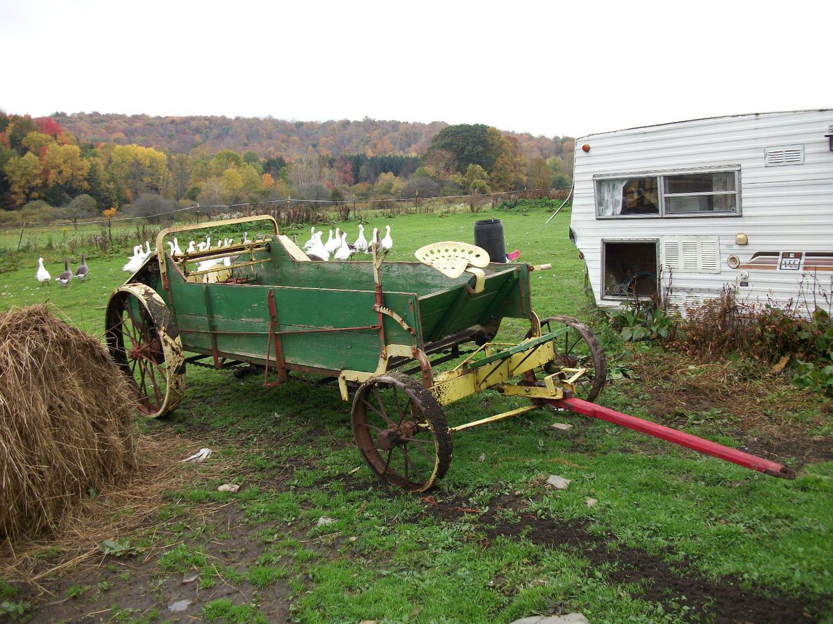 HORSE DRAWN MANURE SPREADER