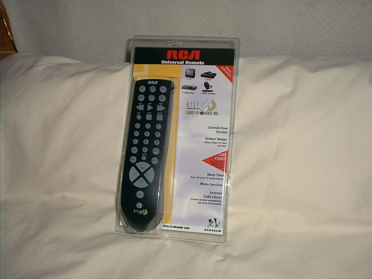 RCA Niteglo universal remote control controls 4 units model RCU4GLW
