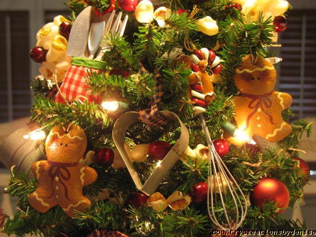  Country Baking Gingerbread Tree in Red Colander by Denise