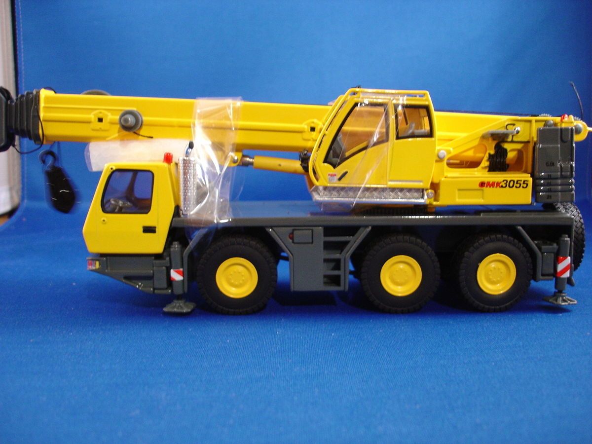 TWH Grove GMK 3055 Crane