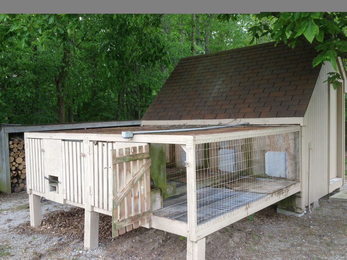  Dog Kennel 4 Runs with Building