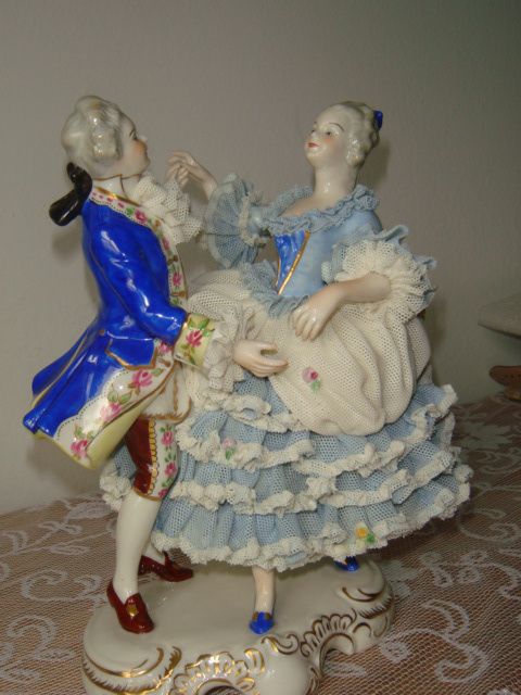   IRISH MZ DRESDEN LACE FIGURINE DANCING COUPLE PORCELAIN FIGURINE