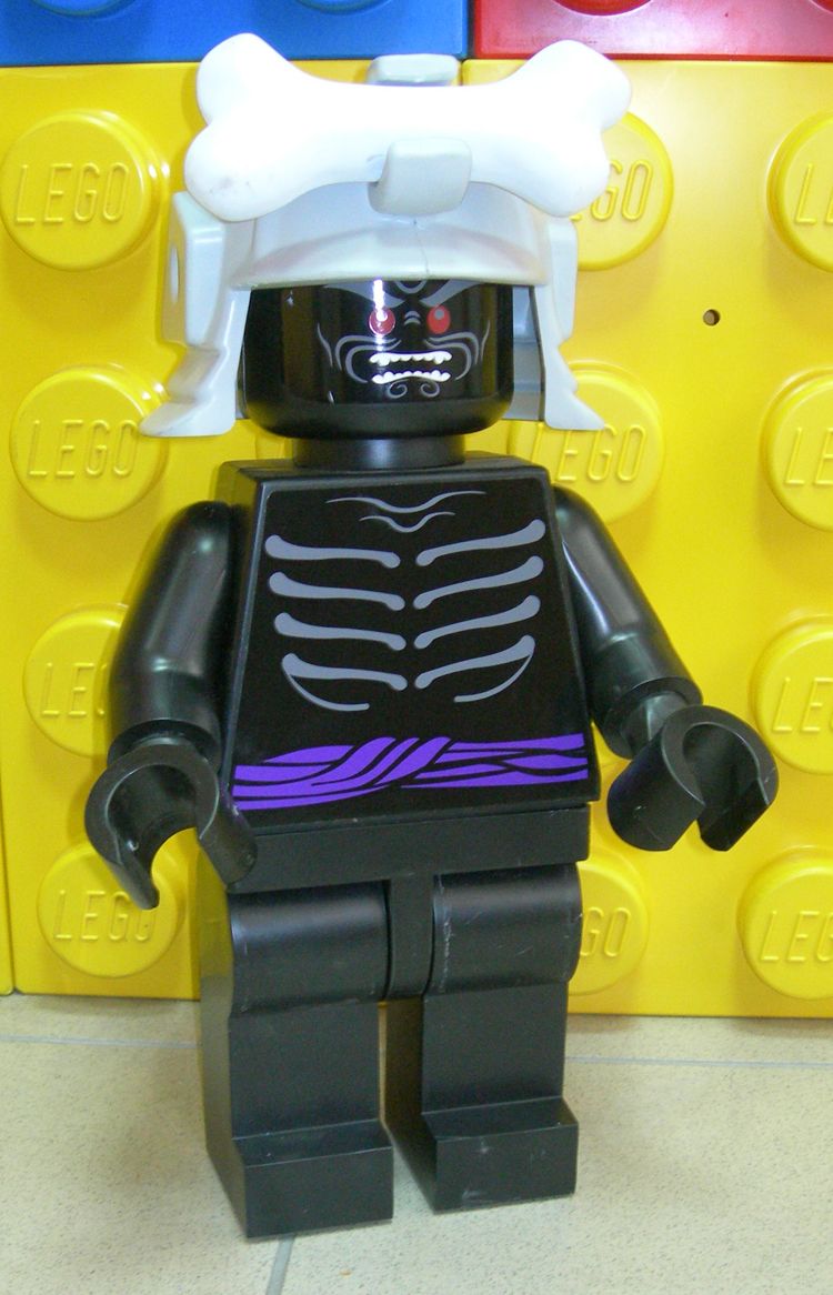 19 inch Display Lego Maxi Figure Ninjago Lord Garmadon on PopScreen