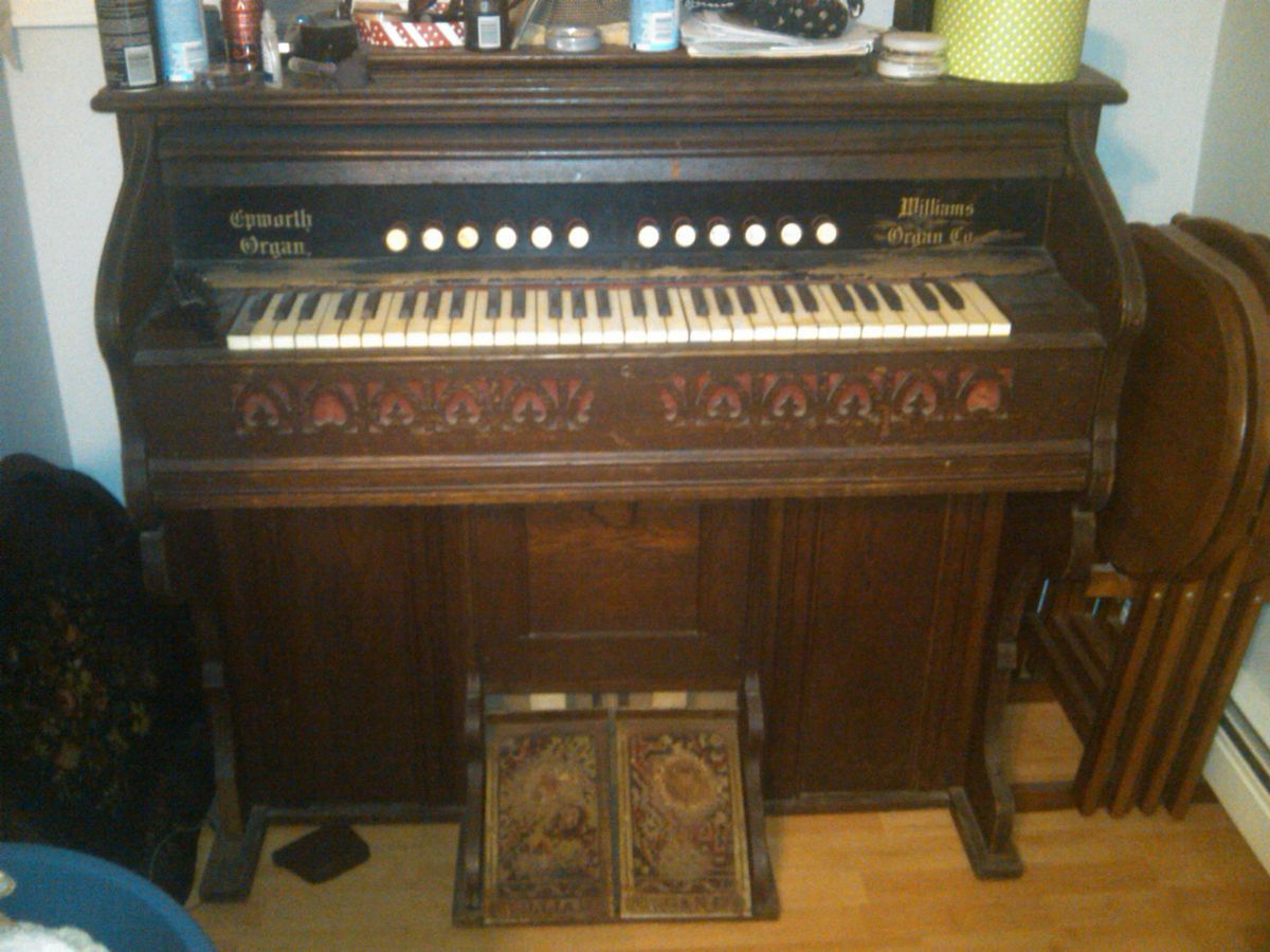 ANTIQUE WILLIAMS ORGAN CO EPWORTH PUMP ORGAN