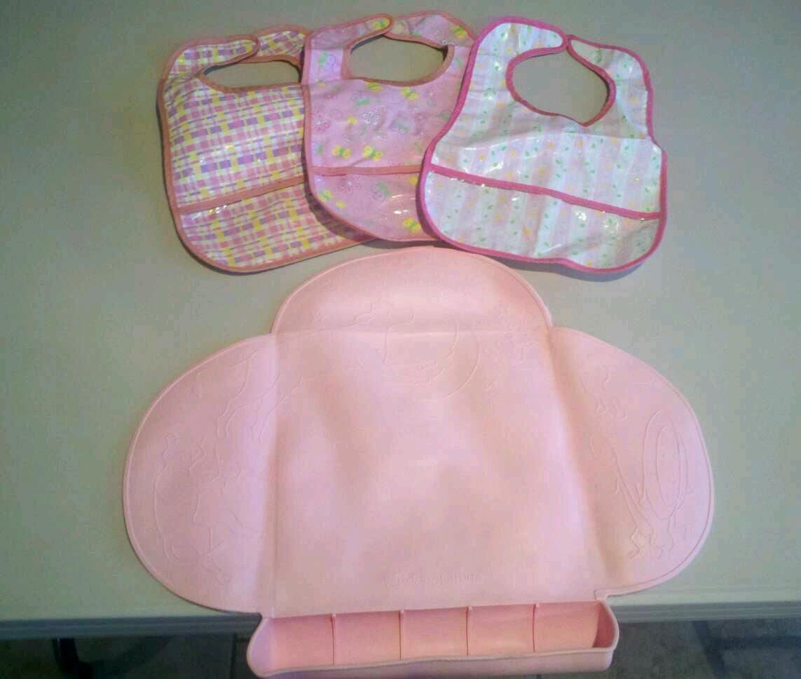 Kiddopotamus Tiny Diner Dinner Place Mat Pink 3 Plastic Bibs