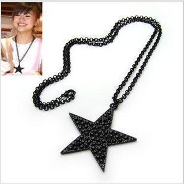 Fashion Black Star Shape Necklace NEW