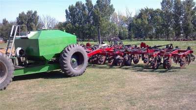 2006 DMI 5310 16 Row NTX 5310 Strip Tiller with NH3 and Dry Fert