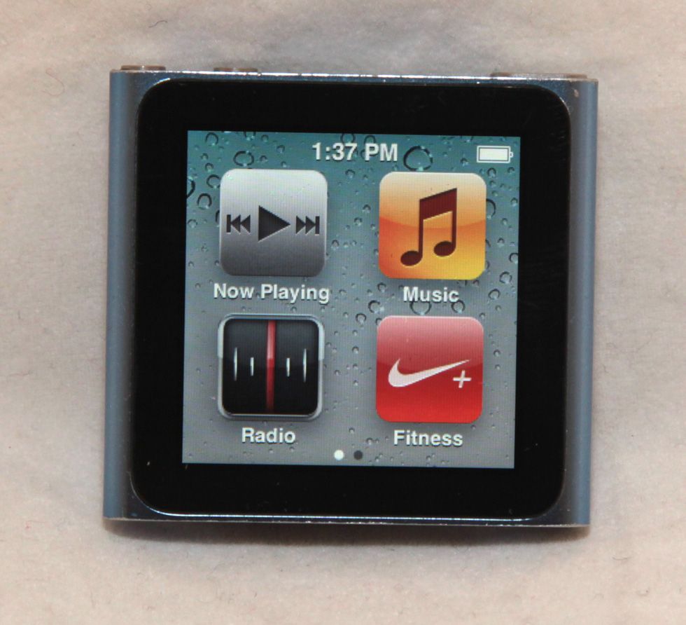  iPod Nano 16GB 6th Generation A1366 MC695LL Chromatic Blue, FM Tuner