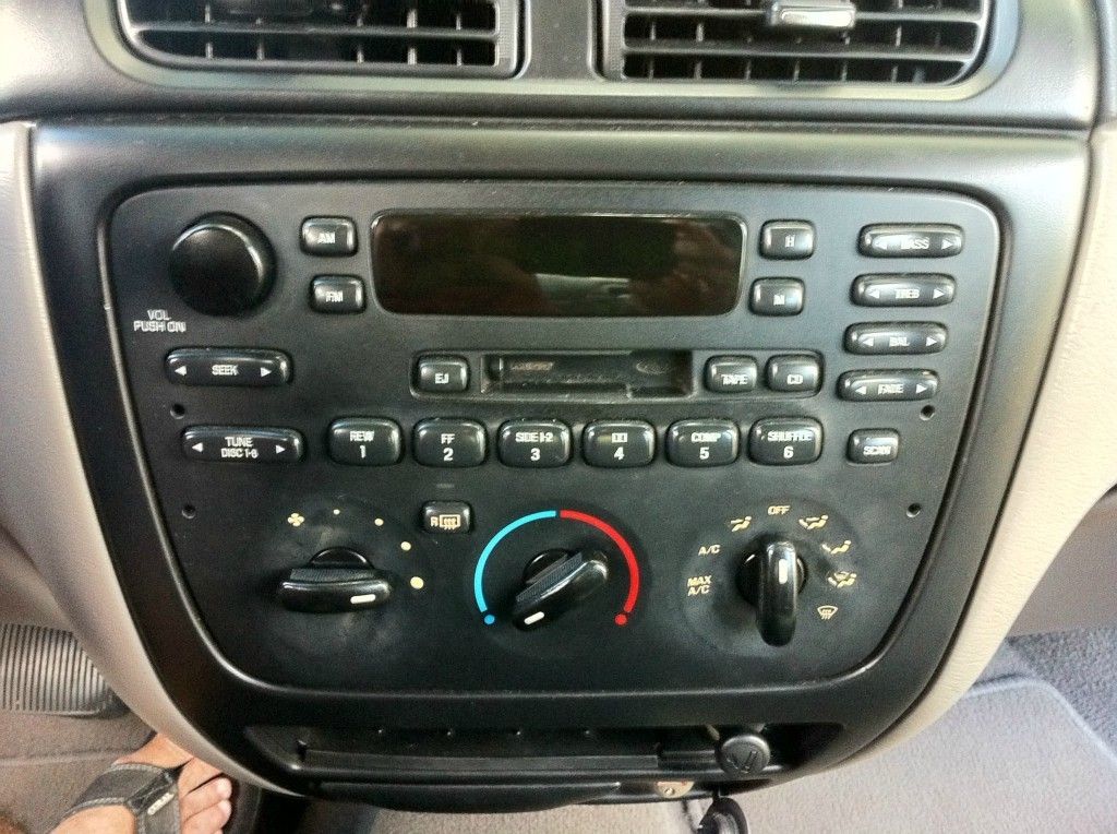 01 03 Ford Taurus Mercury Sable Radio Caste