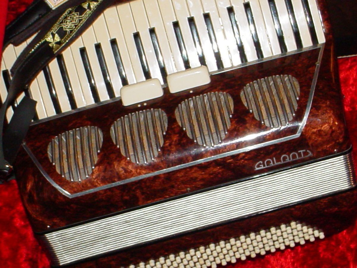 Galanti Accordion Very Cool Accordion in Tune Sounds Great