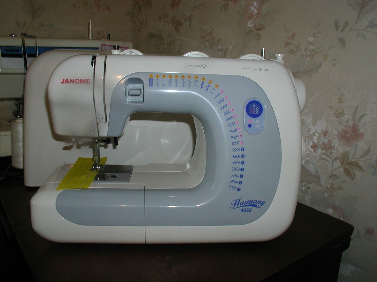 New Janome Harmony 4052 Zizzag Other Creative Stitches Sewing Machine On Popscreen