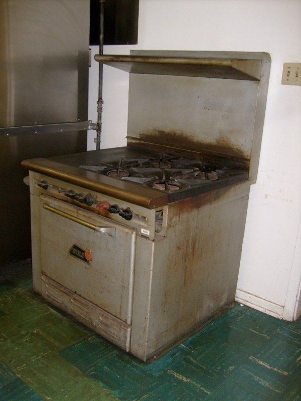 Wolf 4 Burner Hot Top Gas Range & Oven Restaurant Catering Cafeteria