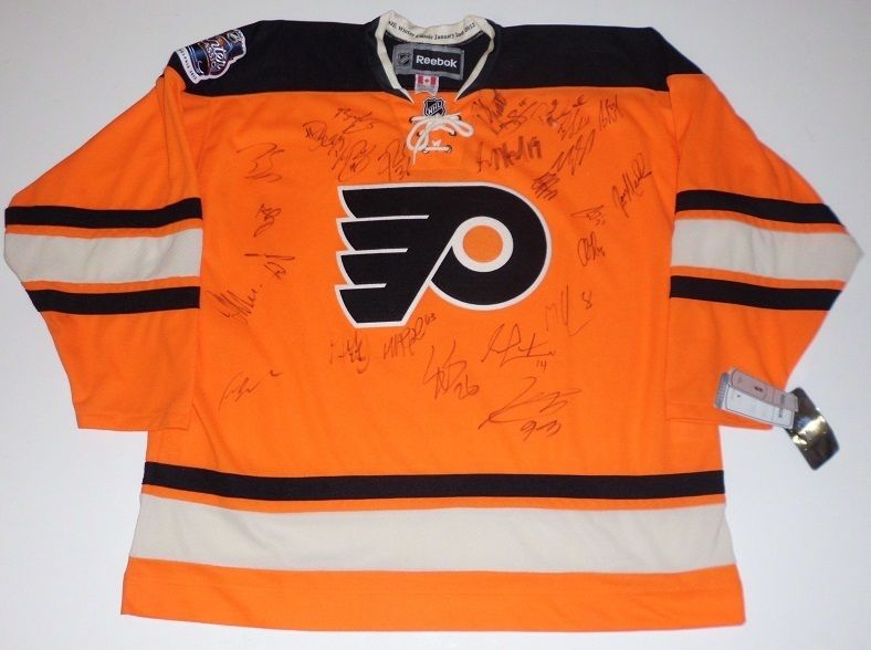  Flyers Team Signed Winter Classic Jersey RBK Claude Giroux