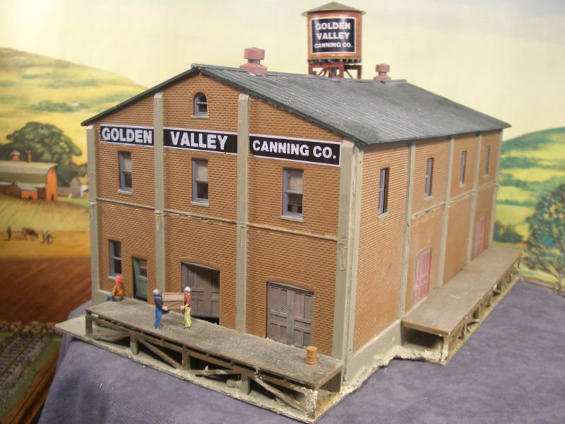  87 Built Model Walthers Golden Valley Canning Co with Figures