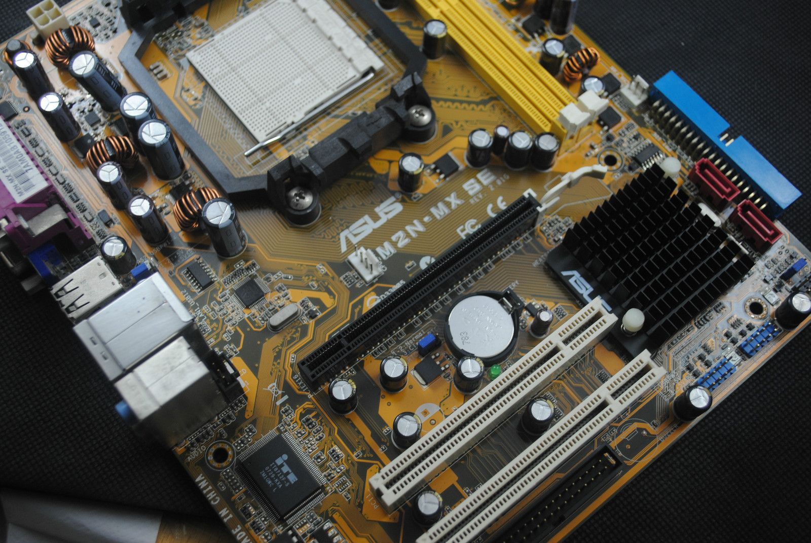 ASUS M2N MX SE GeForce 6100 nForce 430 Socket AM2 DDR2 AMD